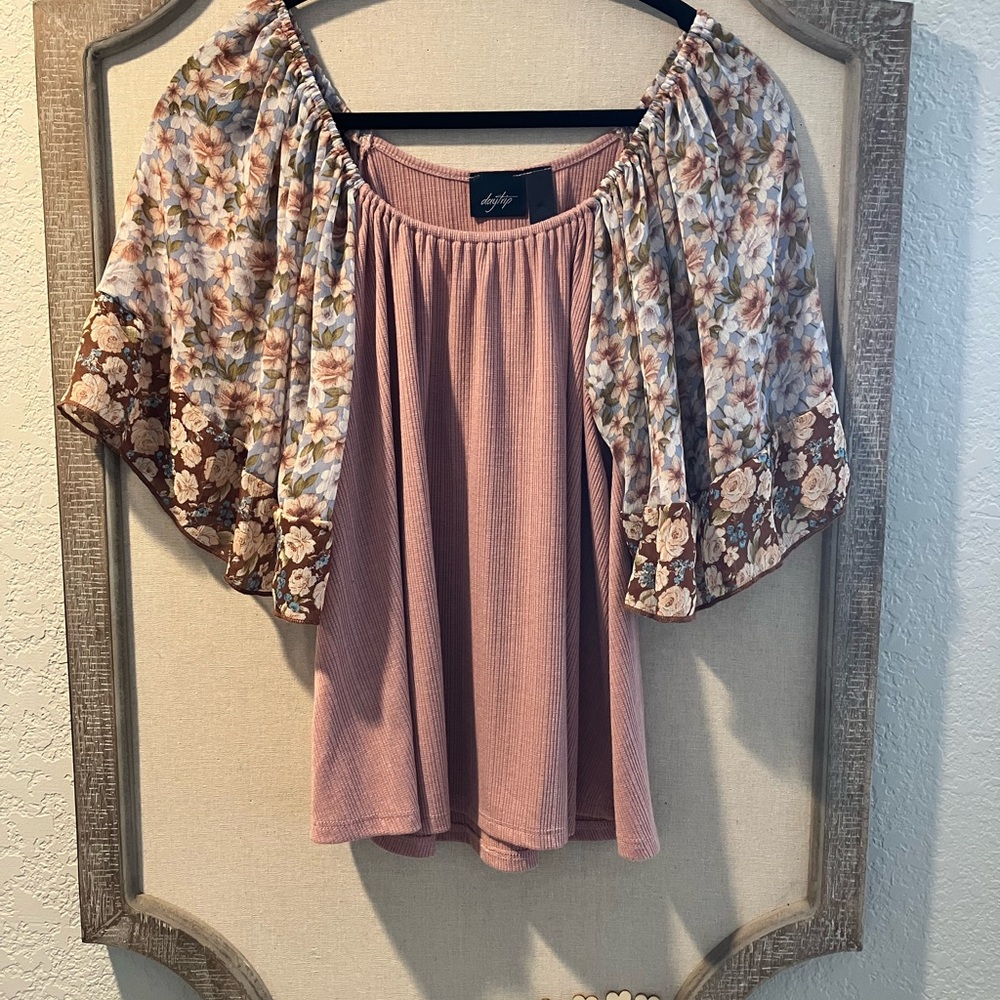 Buckle, “Daytrip”,  Pink Flutter Sleeve Blouse (xs)
